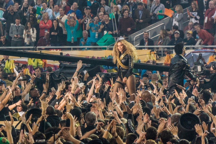 Beyonce_and_Bruno_Mars_Super_Bowl_50.jpg